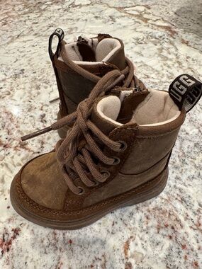UGG Toddler Size 6 Brown Suede Lace-Up Ankle Boots